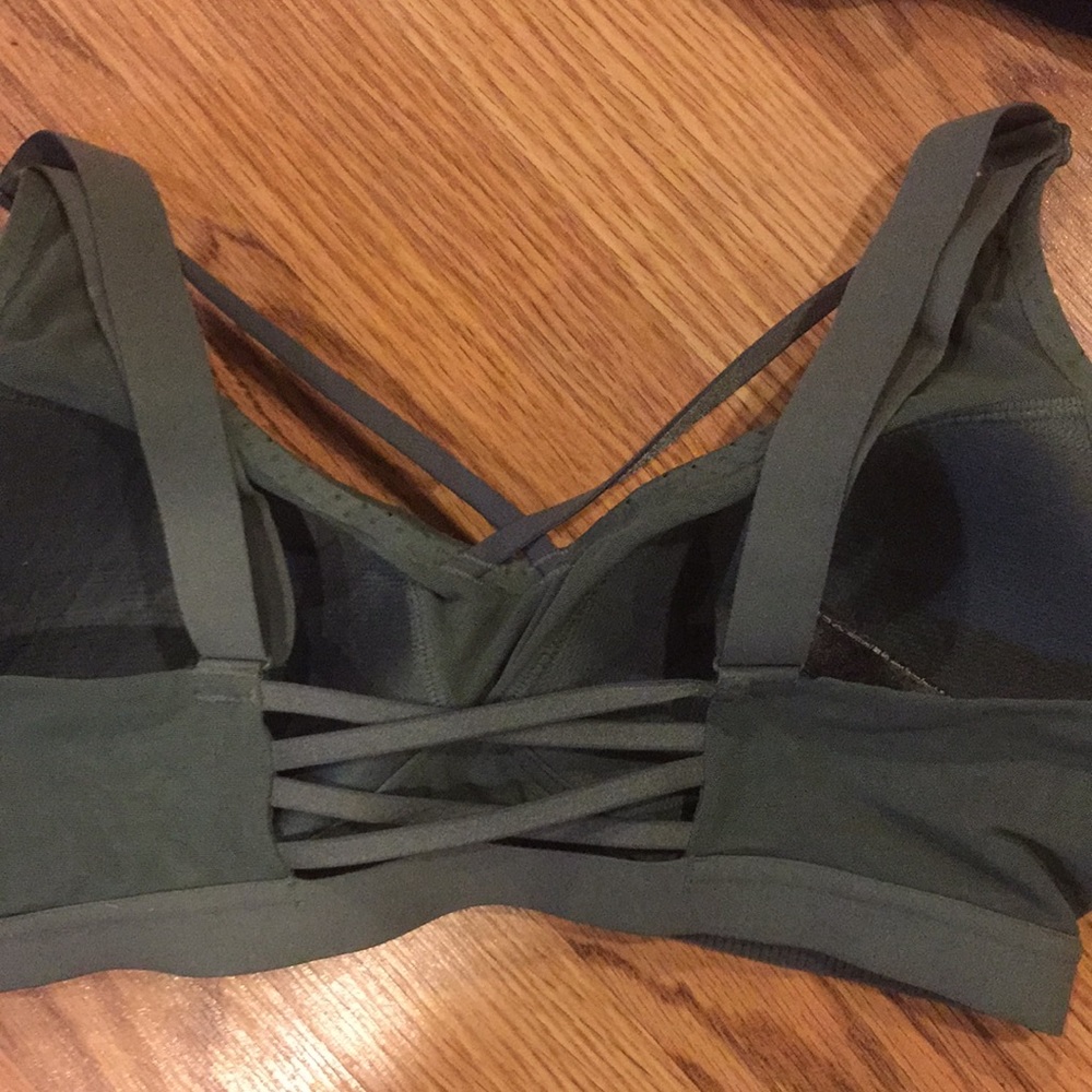 2 VS Sports bras - Picture 6 of 7